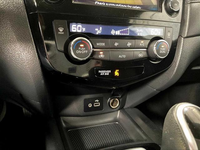Photo of 2019 Magnetic Black Pearl Nissan Rogue