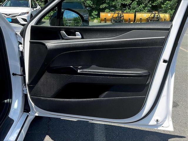 Photo of 2021 Glacial White Pearl Kia K5