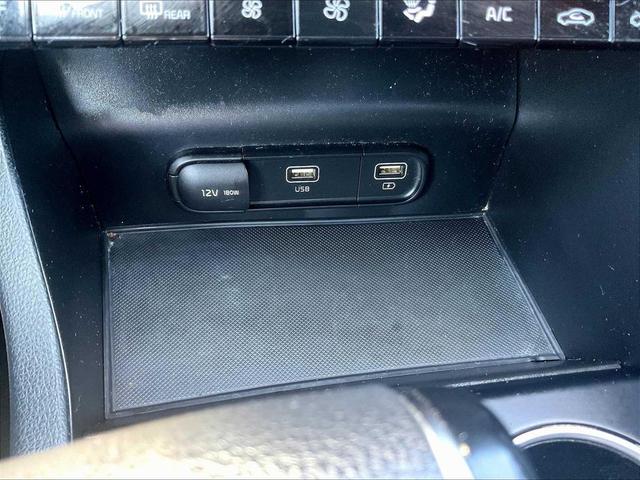 Photo of 2021 Glacial White Pearl Kia K5