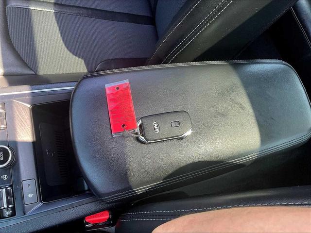 Photo of 2021 Glacial White Pearl Kia K5