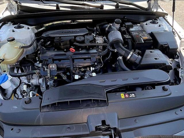 Photo of 2021 Glacial White Pearl Kia K5