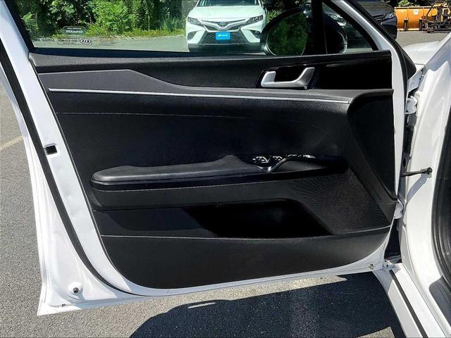 Photo of 2021 Glacial White Pearl Kia K5