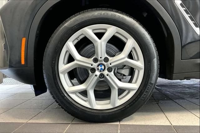 Photo of 2022 Black Sapphire Metallic BMW X3