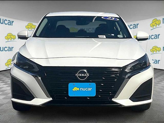 Photo of 2023 Pearl White Tricoat Nissan Altima