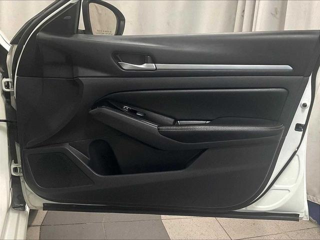 Photo of 2023 Pearl White Tricoat Nissan Altima