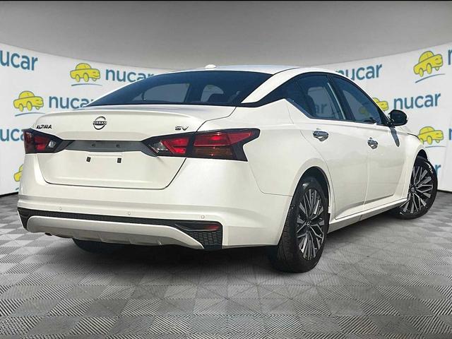 Photo of 2023 Pearl White Tricoat Nissan Altima