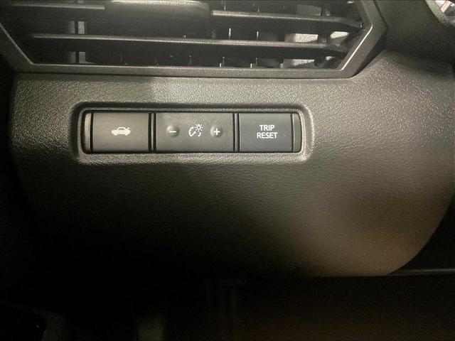 Photo of 2023 Pearl White Tricoat Nissan Altima