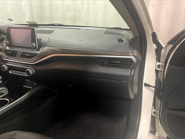 Photo of 2023 Pearl White Tricoat Nissan Altima