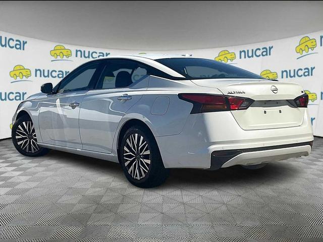 Photo of 2023 Pearl White Tricoat Nissan Altima