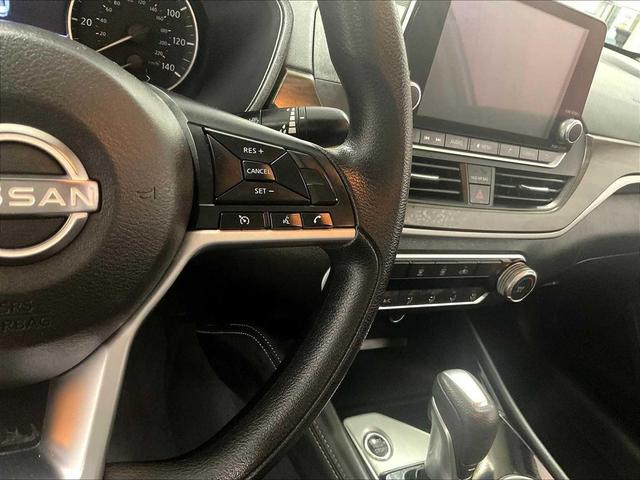 Photo of 2023 Pearl White Tricoat Nissan Altima
