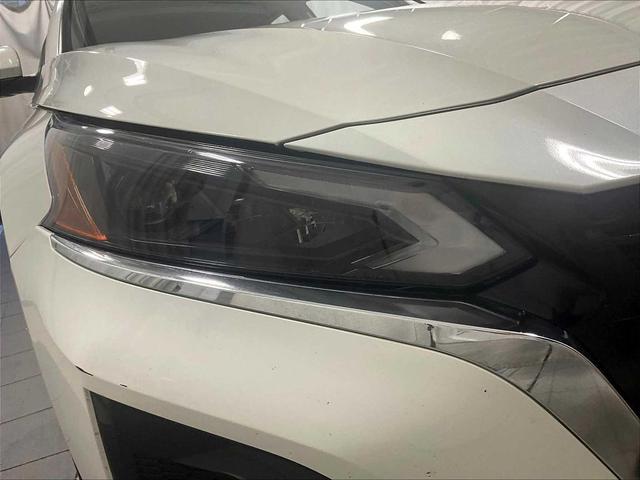 Photo of 2023 Pearl White Tricoat Nissan Altima