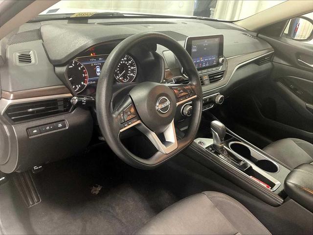 Photo of 2023 Pearl White Tricoat Nissan Altima