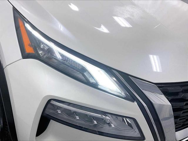 Photo of 2023 Pearl White Tricoat Nissan Rogue
