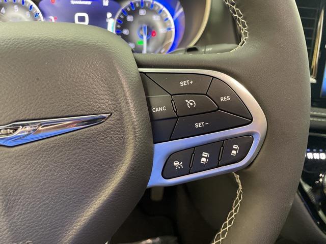 Photo of 2025 Bright White Clearcoat Chrysler Pacifica