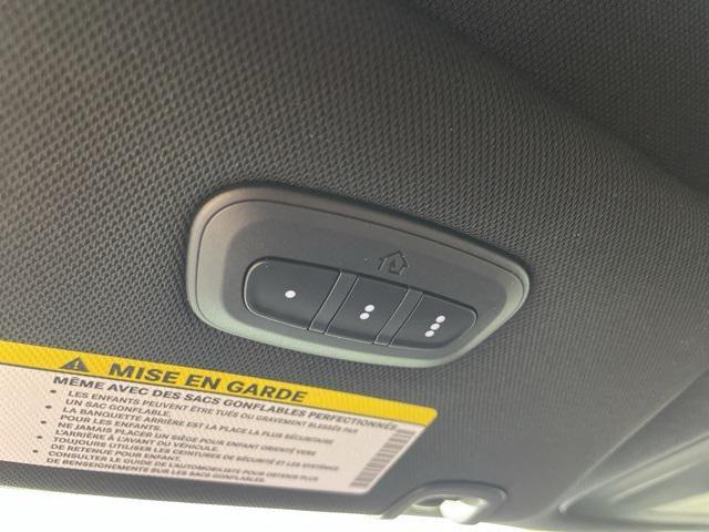Photo of 2025 Bright White Clearcoat Chrysler Pacifica