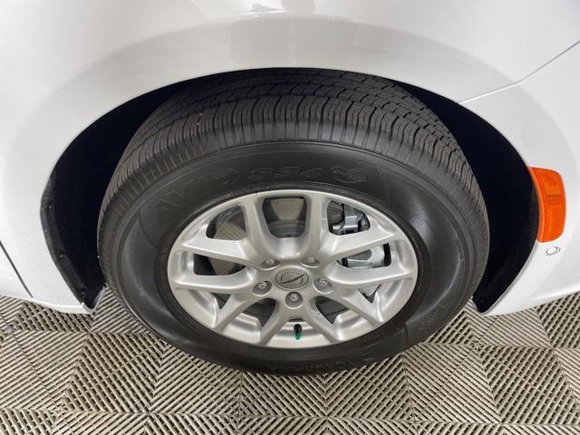 Photo of 2025 Bright White Clearcoat Chrysler Pacifica