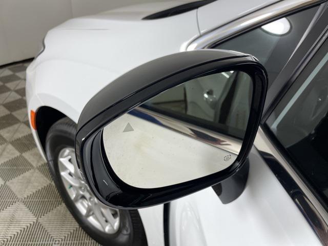 Photo of 2025 Bright White Clearcoat Chrysler Pacifica
