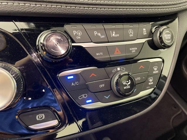 Photo of 2025 Bright White Clearcoat Chrysler Pacifica