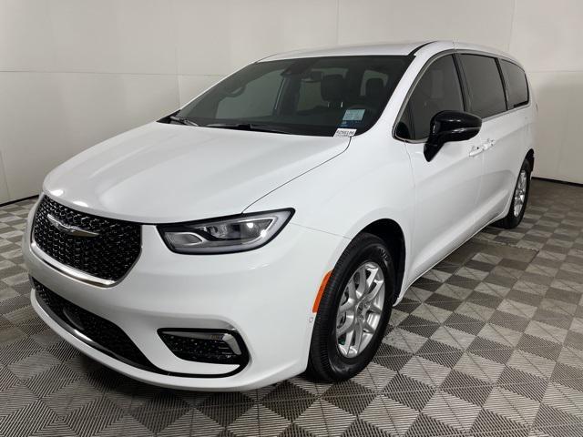 Photo of 2025 Bright White Clearcoat Chrysler Pacifica