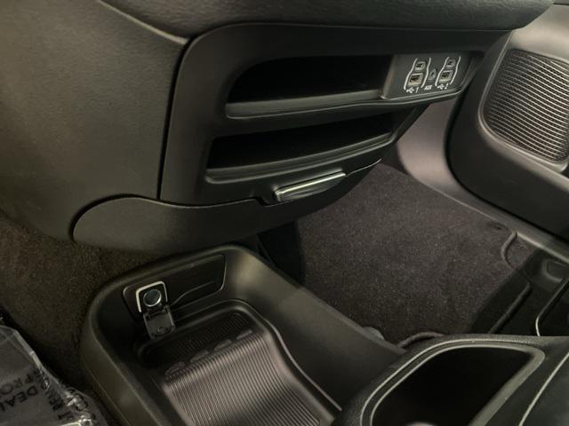 Photo of 2025 Bright White Clearcoat Chrysler Pacifica