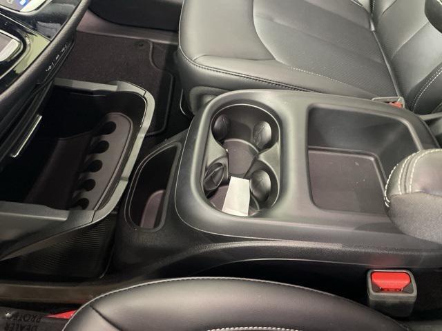 Photo of 2025 Bright White Clearcoat Chrysler Pacifica