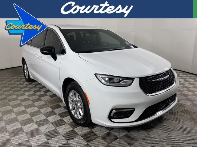 Photo of 2025 Bright White Clearcoat Chrysler Pacifica