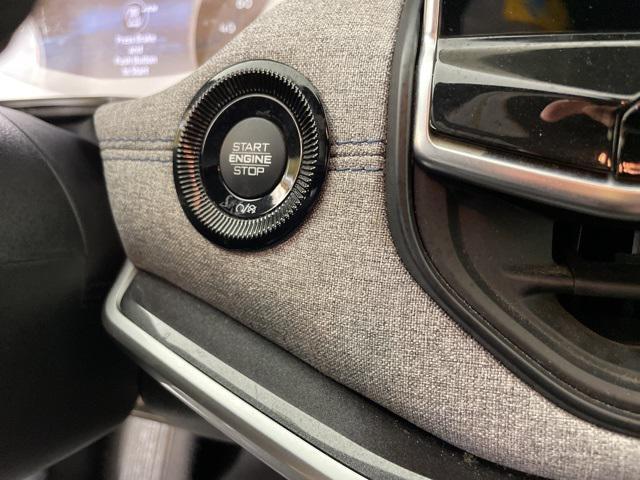 Photo of 2023 Bright White Clearcoat Jeep Compass