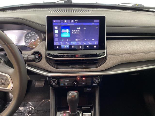 Photo of 2023 Bright White Clearcoat Jeep Compass