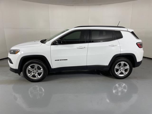 Photo of 2023 Bright White Clearcoat Jeep Compass