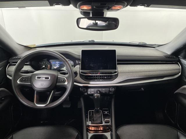 Photo of 2023 Bright White Clearcoat Jeep Compass