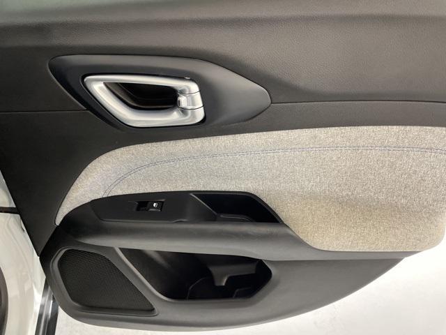 Photo of 2023 Bright White Clearcoat Jeep Compass