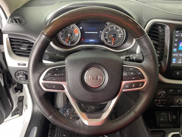 Photo of 2018 Bright White Clearcoat Jeep Cherokee