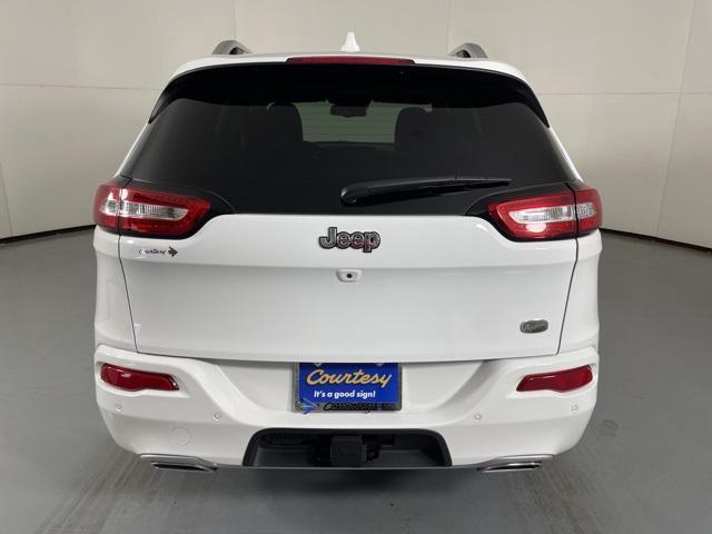 Photo of 2018 Bright White Clearcoat Jeep Cherokee