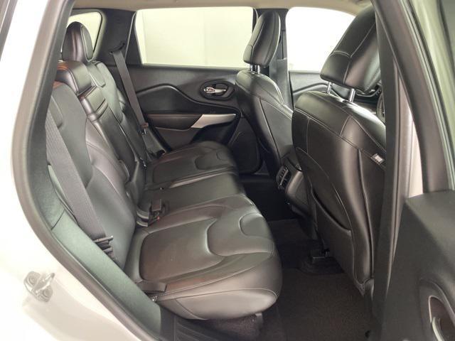 Photo of 2018 Bright White Clearcoat Jeep Cherokee