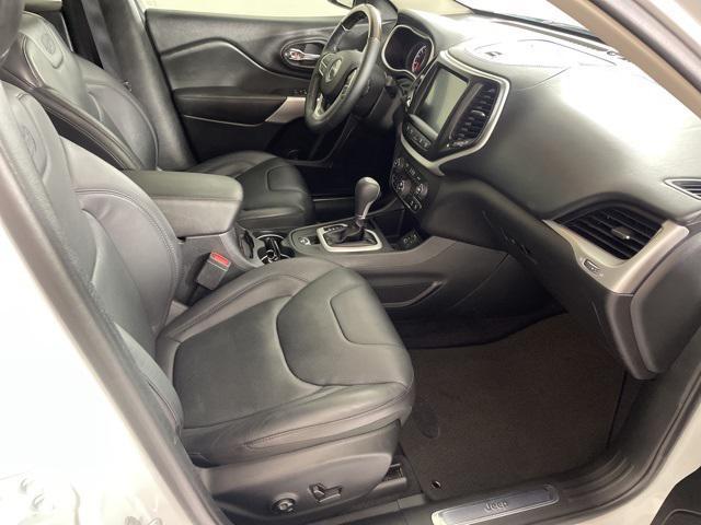 Photo of 2018 Bright White Clearcoat Jeep Cherokee