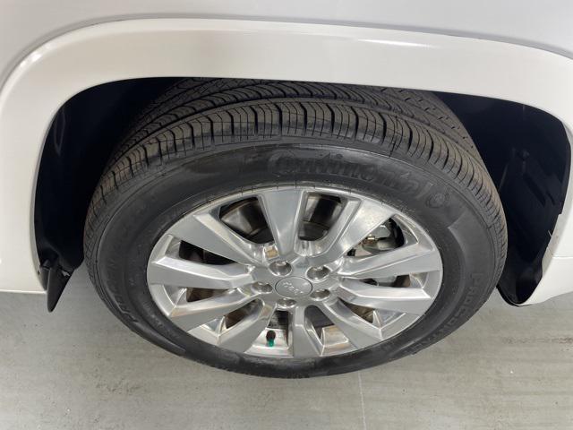 Photo of 2018 Bright White Clearcoat Jeep Cherokee