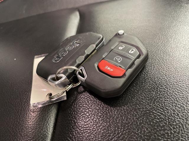 Photo of 2020 Black Clearcoat Jeep Gladiator