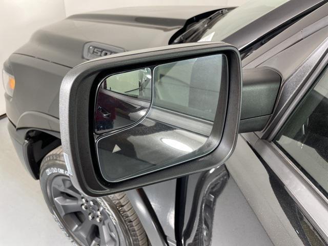 Photo of 2026 Diamond Black Crystal Pearlcoat RAM 1500