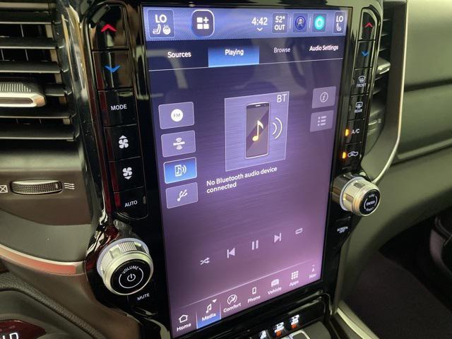Photo of 2026 Diamond Black Crystal Pearlcoat RAM 1500