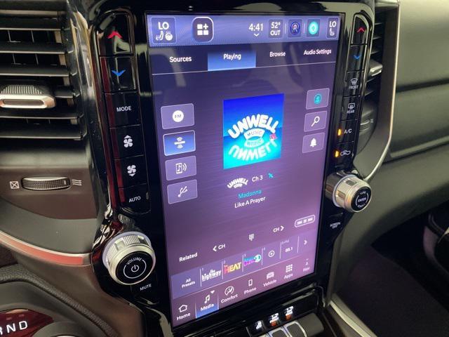 Photo of 2026 Diamond Black Crystal Pearlcoat RAM 1500