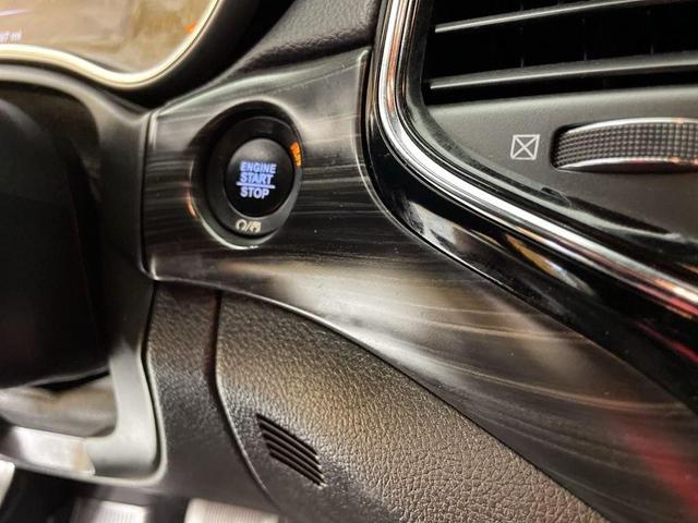 Photo of 2020 Bright White Clearcoat Jeep Grand Cherokee