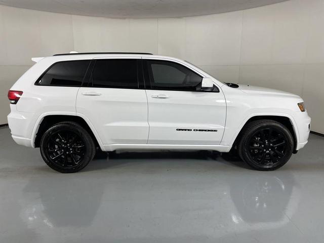 Photo of 2020 Bright White Clearcoat Jeep Grand Cherokee