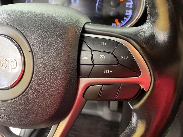 Photo of 2020 Bright White Clearcoat Jeep Grand Cherokee