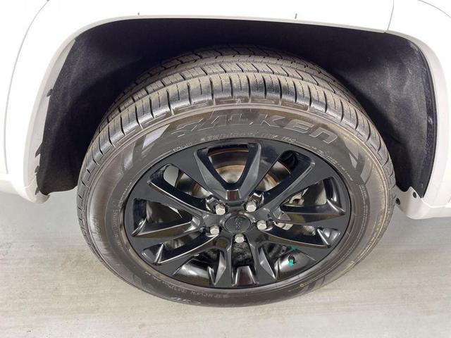 Photo of 2020 Bright White Clearcoat Jeep Grand Cherokee