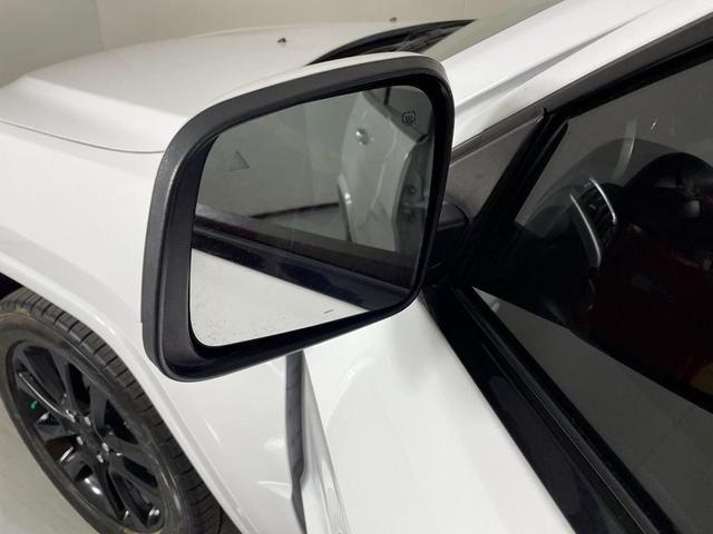Photo of 2020 Bright White Clearcoat Jeep Grand Cherokee