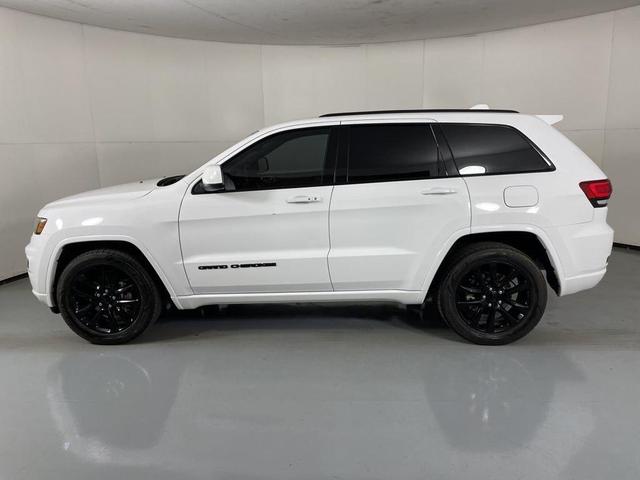 Photo of 2020 Bright White Clearcoat Jeep Grand Cherokee