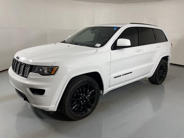 Photo of 2020 Bright White Clearcoat Jeep Grand Cherokee