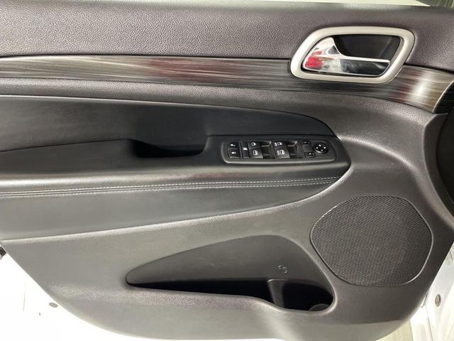 Photo of 2020 Bright White Clearcoat Jeep Grand Cherokee