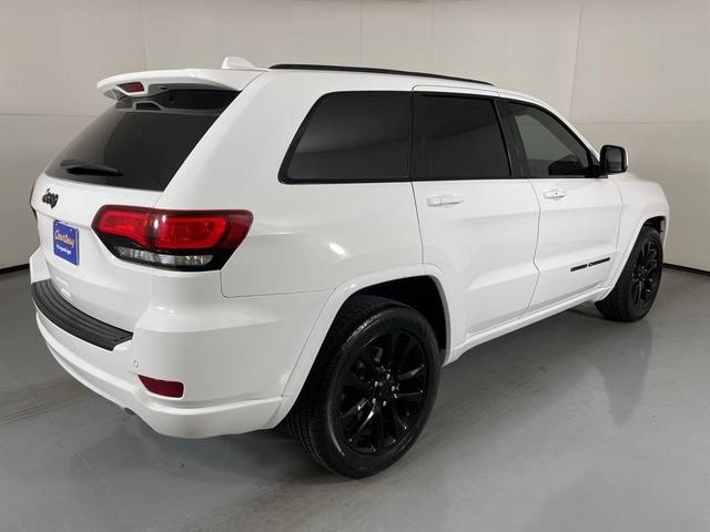 Photo of 2020 Bright White Clearcoat Jeep Grand Cherokee