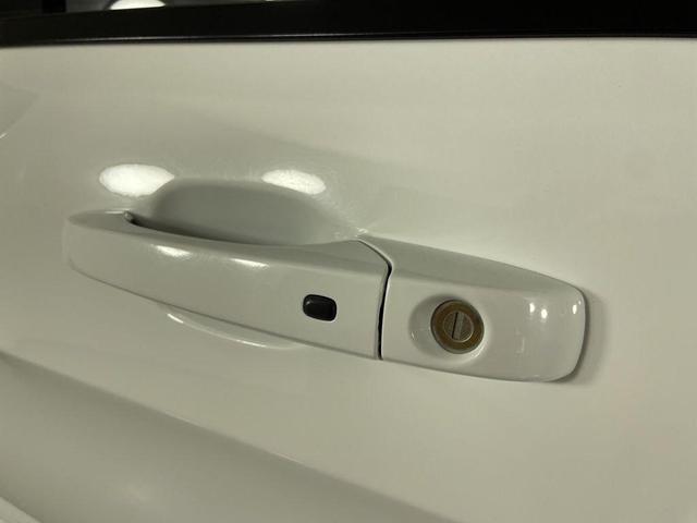 Photo of 2020 Bright White Clearcoat Jeep Grand Cherokee